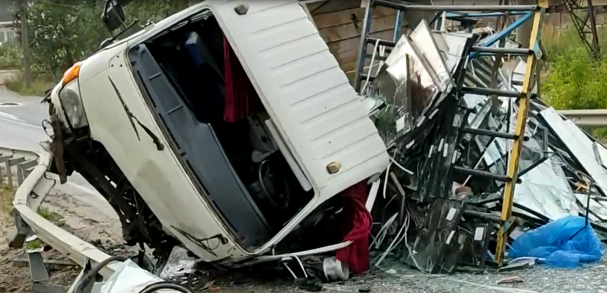 Три человека в больнице: подробности и видео с места ДТП на улице Гагарина в Ярославле