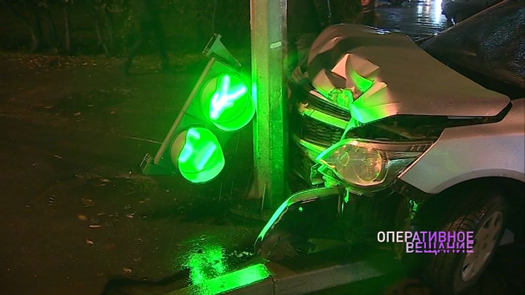 Серьезное ДТП в центре Ярославля: две иномарки не смогли разъехаться, есть пострадавшие