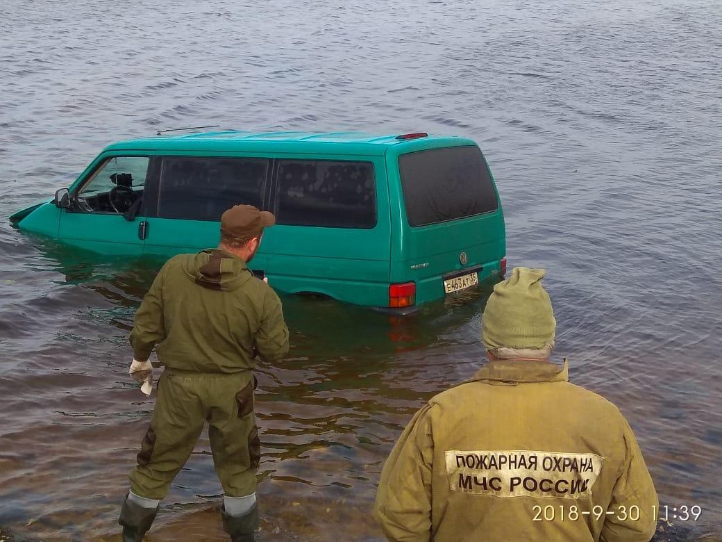 Новые подробности с утонувшим в Волге минивэном: в салоне был ребенок