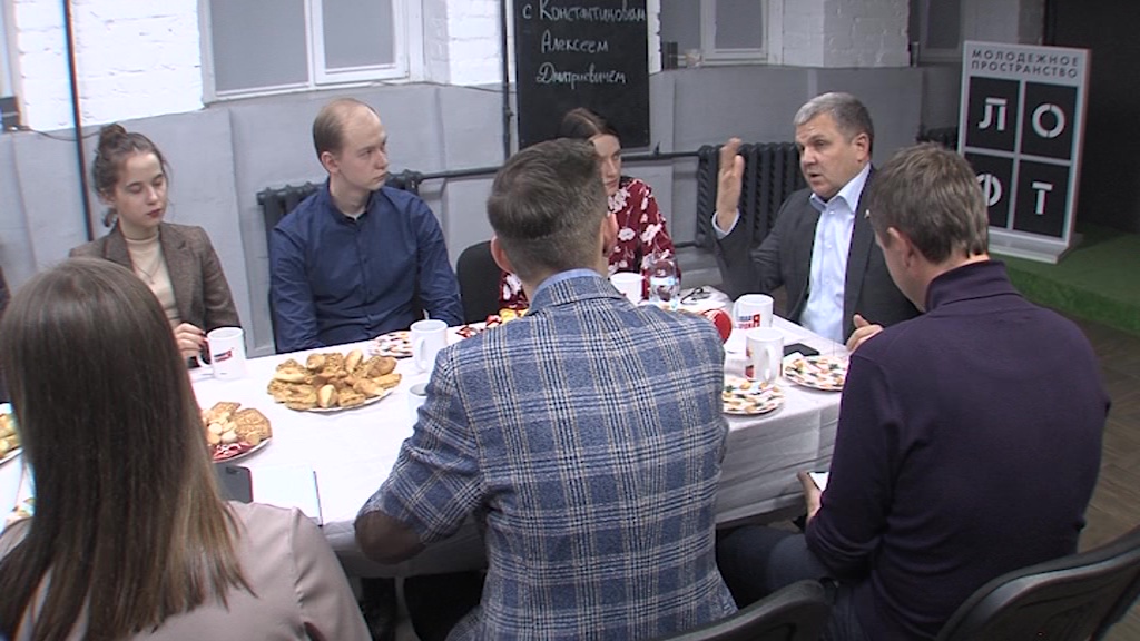 Председатель Ярославской облдумы встретился с активными студентами
