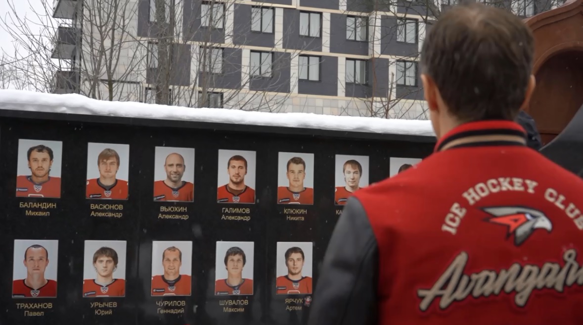 Омский «Авангард» в Ярославле посетил мемориал погибшему «Локомотиву»