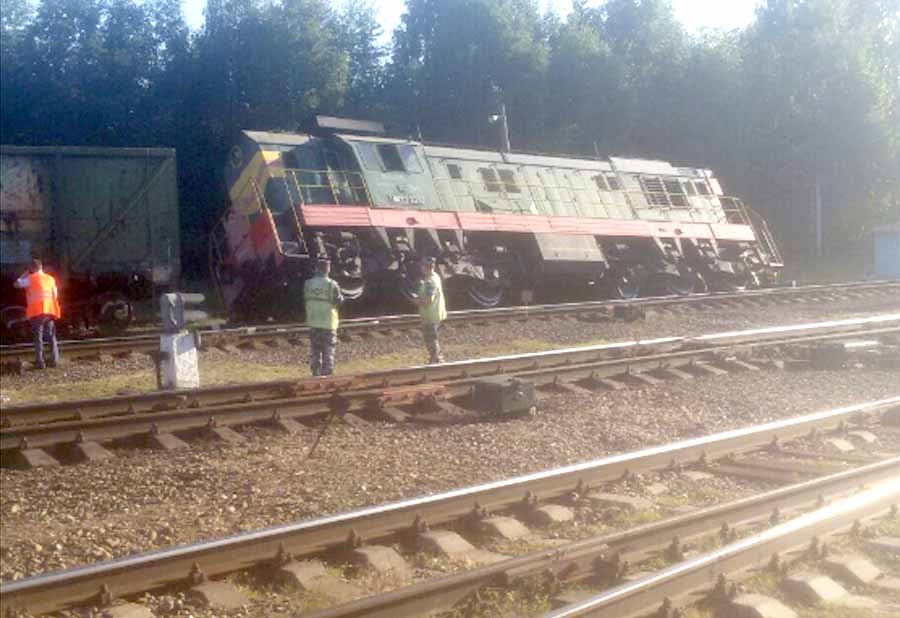 В Рыбинске с рельсов сошел тепловоз