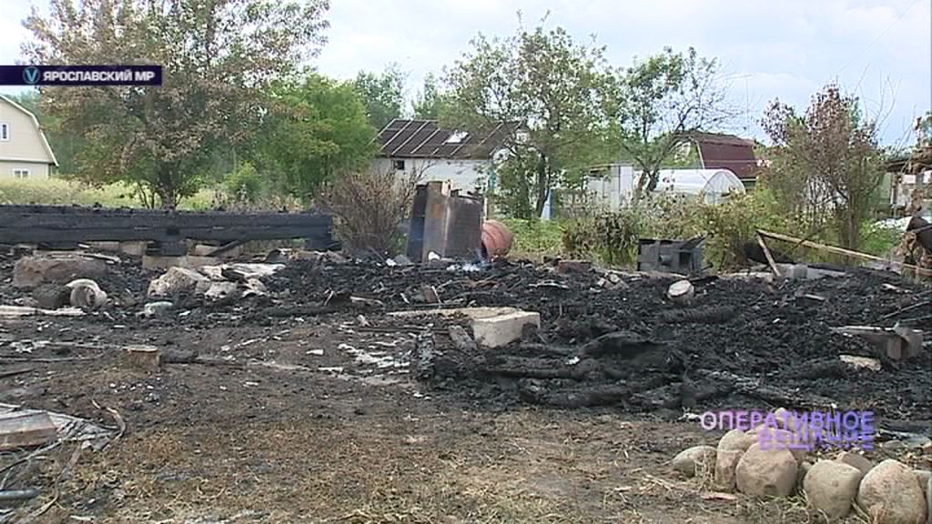 Хозяева двух домов в садоводческом товариществе остались без обоих строений из-за сильного пожара
