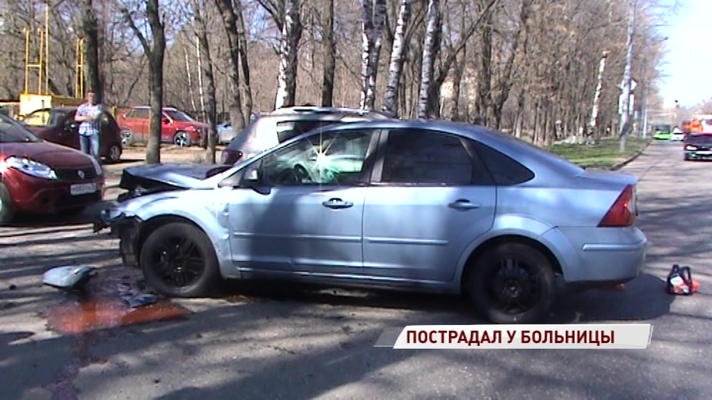 На Тутаевском шоссе мотоцикл столкнулся с легковушкой