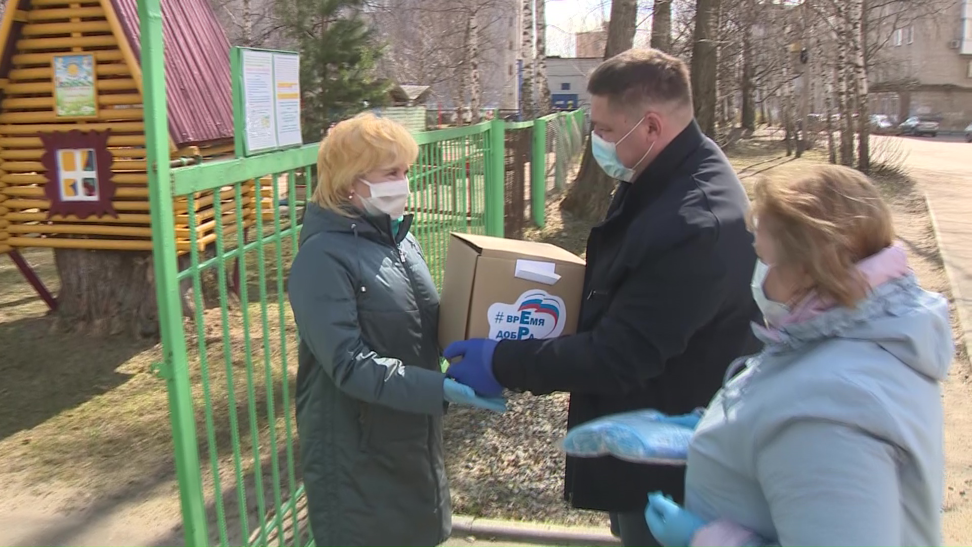 Детям – игрушки, нуждающимся – продукты: «Русский танк» продолжает волонтерскую работу