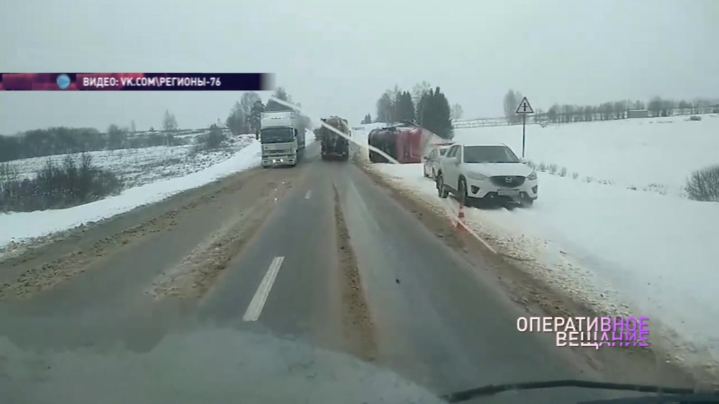 На трассе «Холмогоры» в кювет вылетела фура