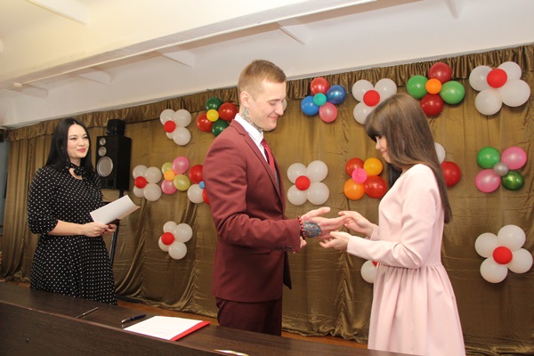 В Рыбинской колонии поженились сразу восемь пар