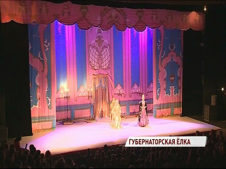 Маленьких гостей со всей области собрала большая губернаторская елка