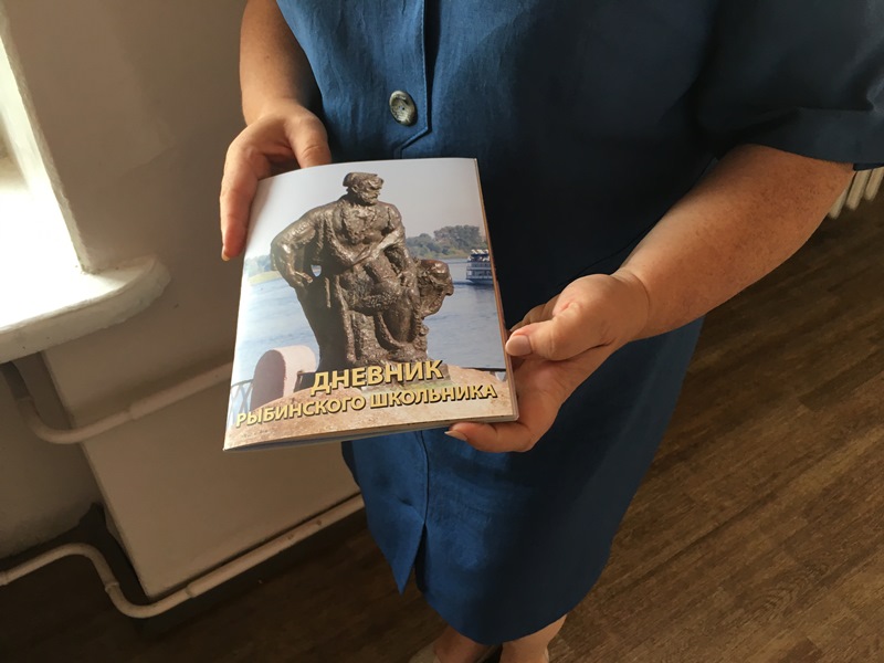 Выпускникам и первоклашкам Рыбинска вручат подарки на 1 сентября