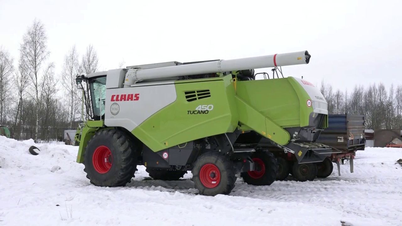 В Ярославскую область прибыл первый новый зерноуборочный комбайн