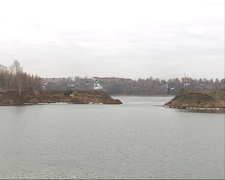 Железнодорожные войска захламляют полуостров