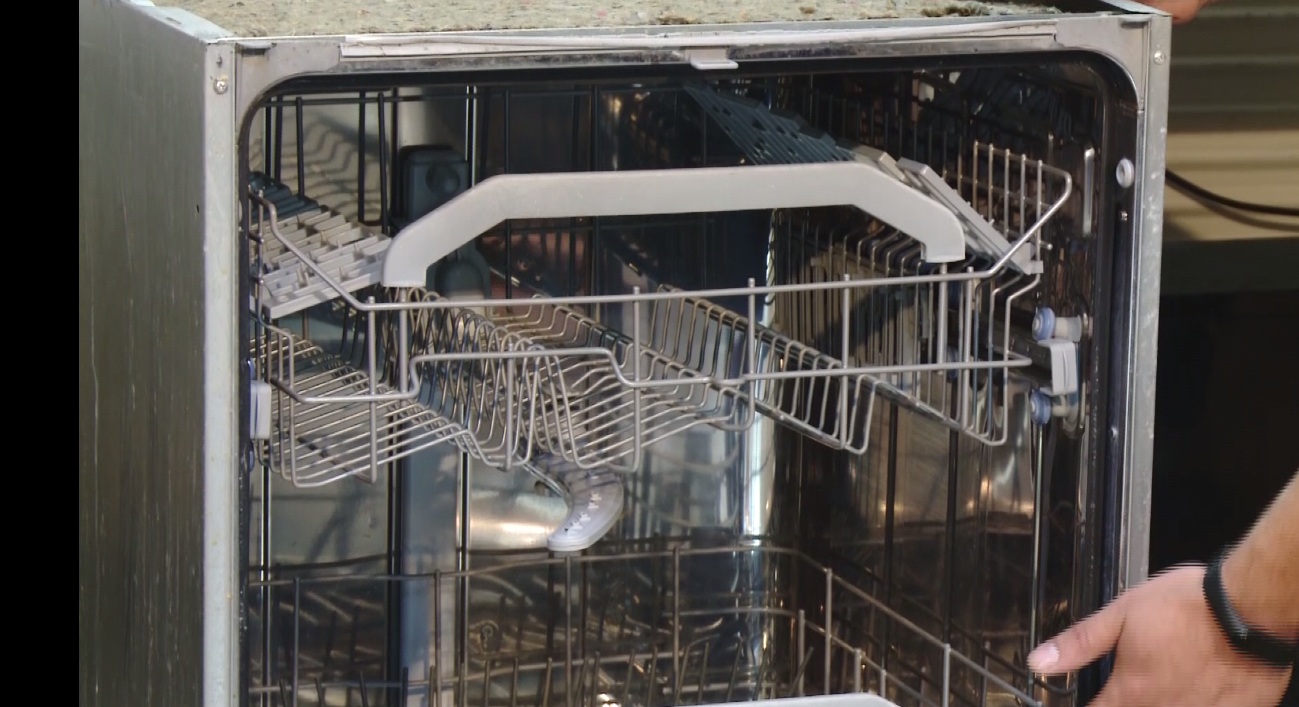 Утреннее шоу «Овсянка» от 15.09.20: беседуем с замдиректора департамента здравоохранения и учимся ухаживать за посудомоечной машиной