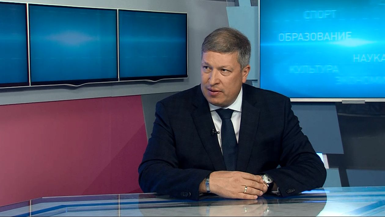 «В тему»: В преддверии Дня строителя гость программы - Виктор Неженец