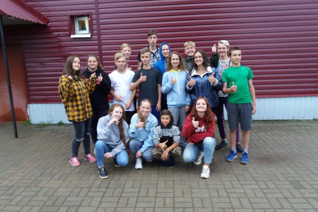 В Мышкине соцобъекты приводит в порядок международная молодежная бригада