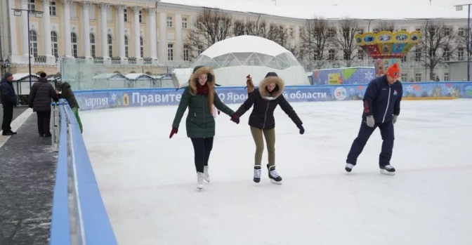 Ярославцы проводят выходные на катке