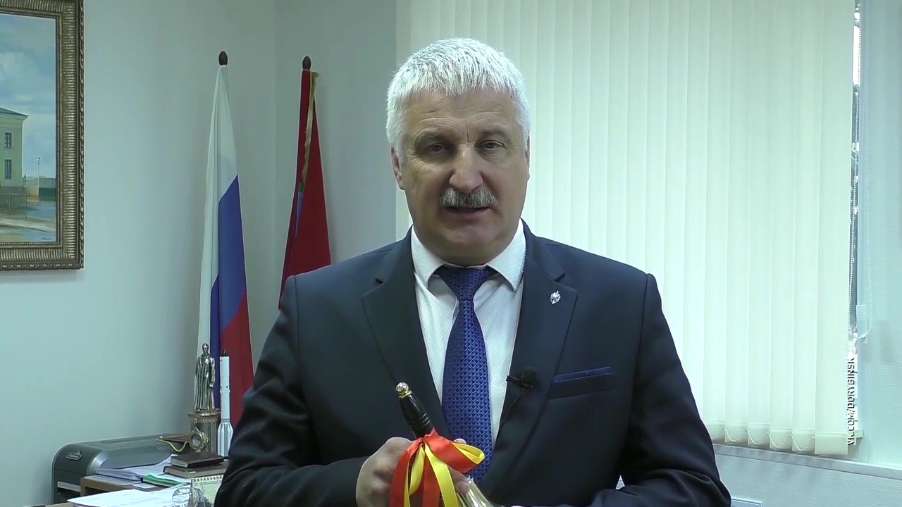 Денис Добряков поздравил рыбинских выпускников