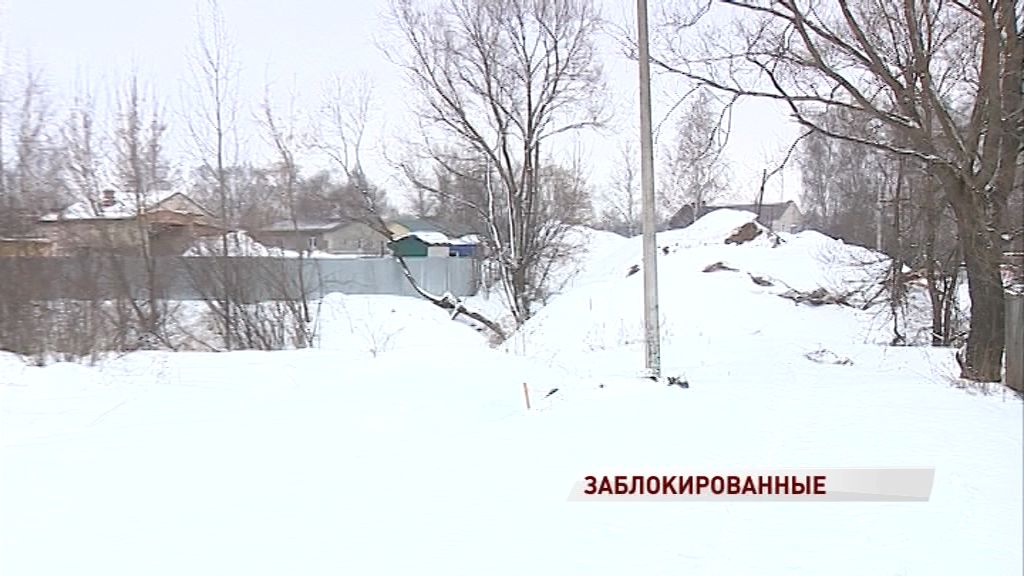 Из-за нерадивого застройщика почти каждый день в заложниках остается треть улицы Докучалова