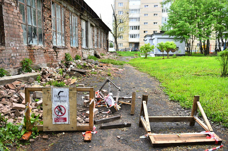 В Ярославле снесут опасную школьную пристройку в Кучерском переулке