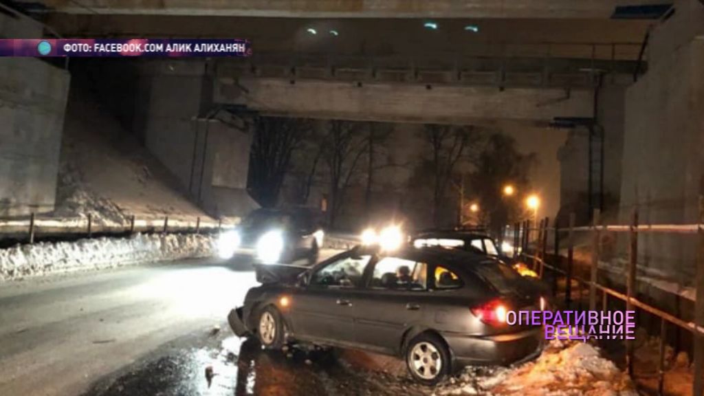 На переезде между Урочской и Шевелюхой не разъехались две машины