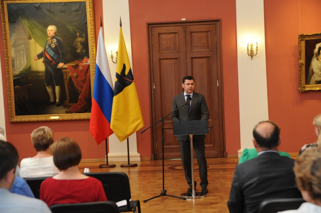 Дмитрий Миронов наградил лучших работников Ярославской области