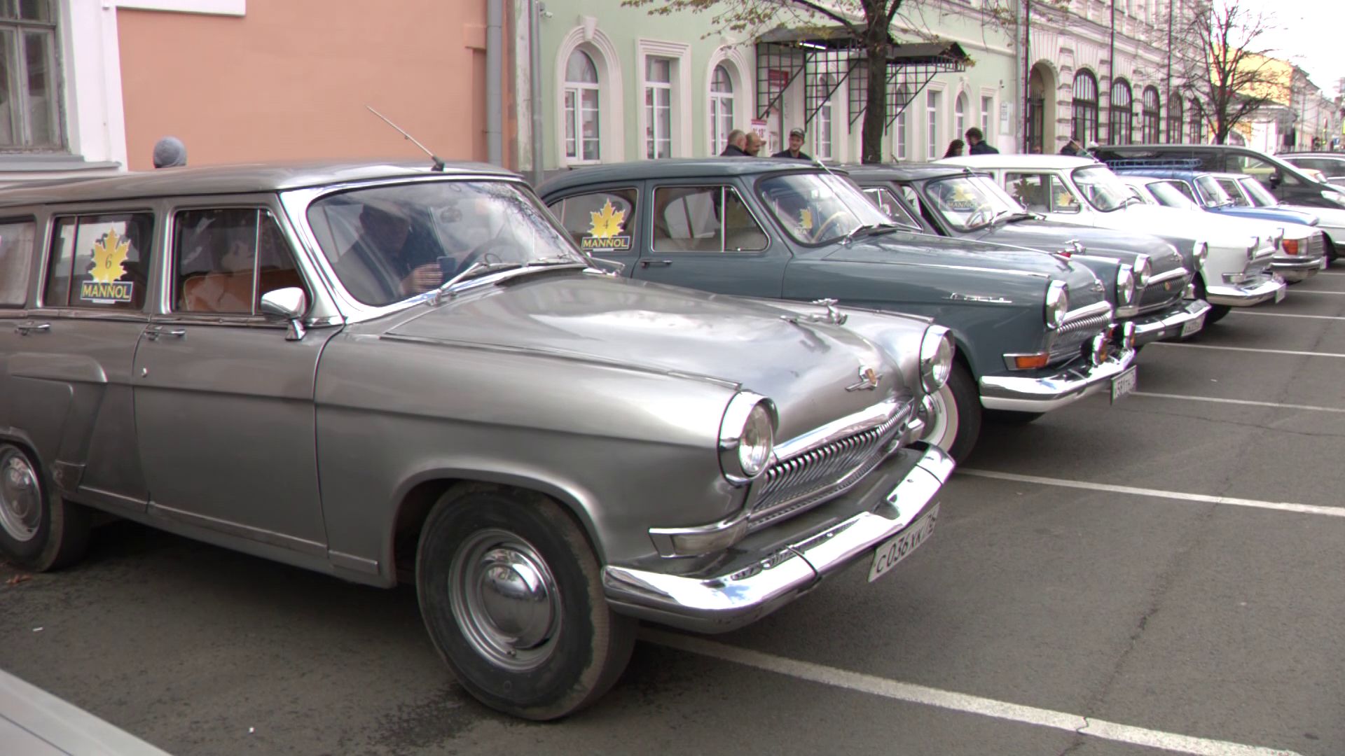 В Ярославле на ралли «Золотая осень» встретились более 20 ретро-автомобилей