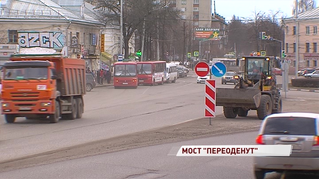 Латать асфальтом технически невозможно: Октябрьский мост «переоденут» в плитку