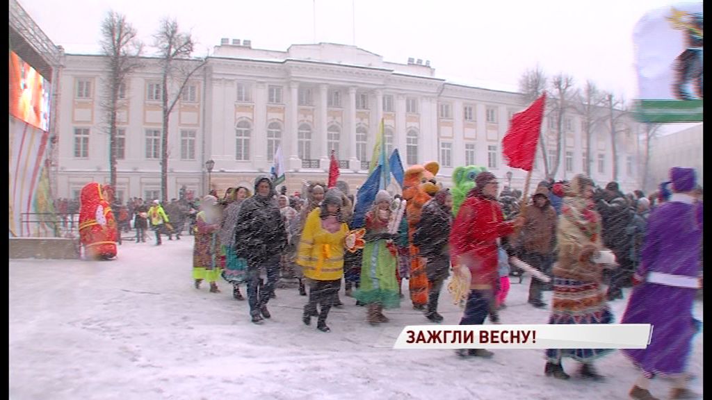 В первый день Масленицы по Ярославлю прошлись герои сказок и мультфильмов