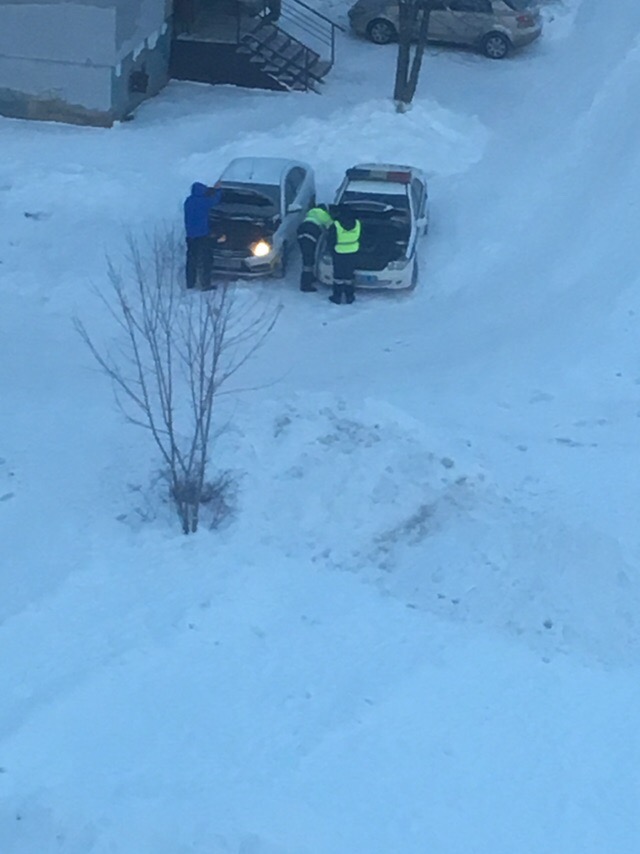 ФОТО: Ярославец «прикурил» машину ГИБДД