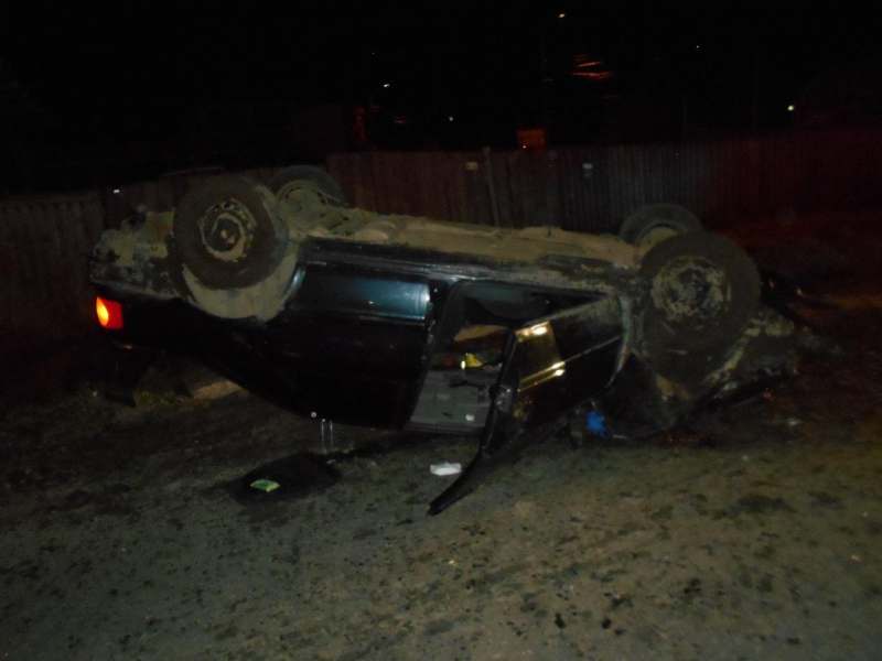 В Угличе перевернулась иномарка: есть пострадавшие