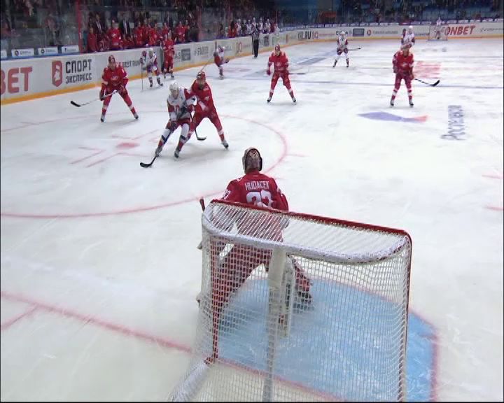 «Локомотив» не смог одолеть «Спартак»