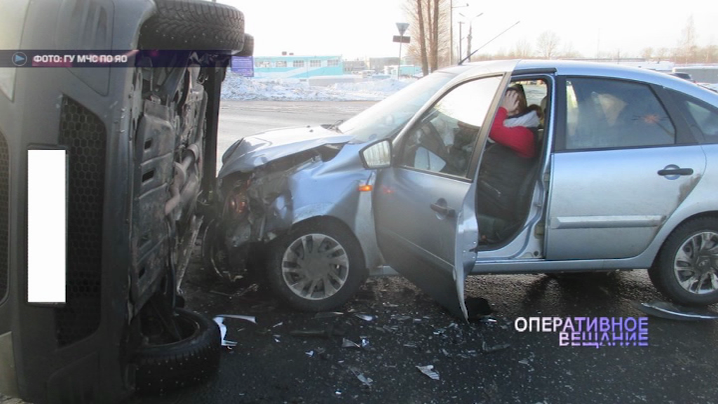 На Московском проспекте две легковушки не поделили дорогу