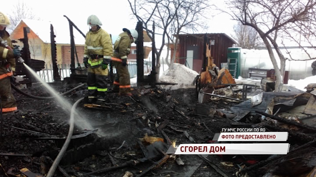 В Рыбинске полностью сгорел жилой дом