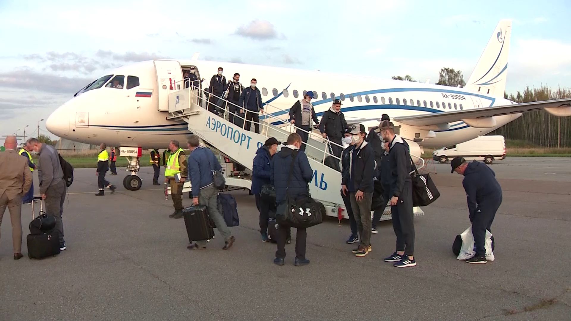 «Нефтехимик» прилетел в Ярославль на игру с «Локомотивом»