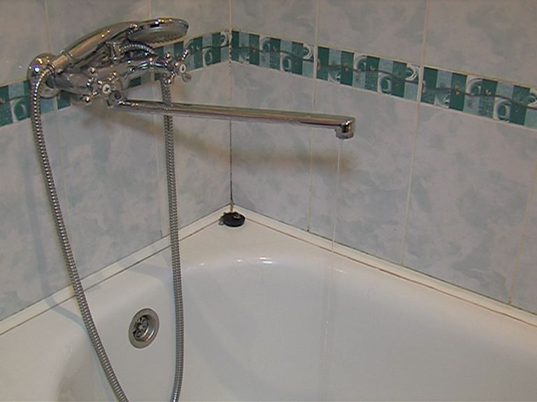 Остались без воды: дети и старики вынуждены «бегать» в торговый центр