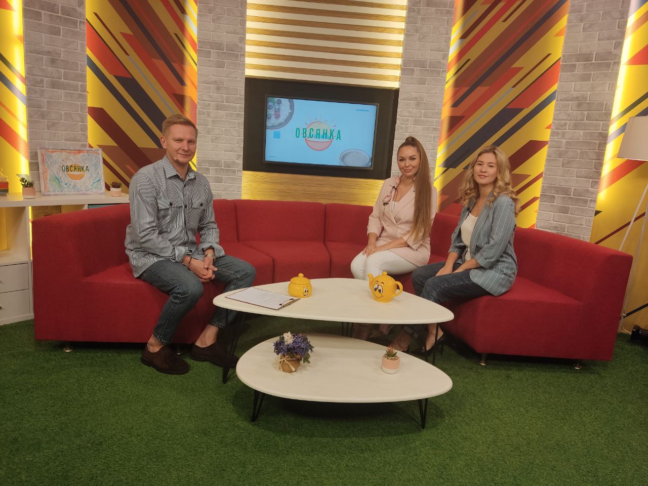 «Гость «Овсянки»: участницы проекта «Успех молодых Ярославн 2022» Анна Смирнова и Арина Пакина