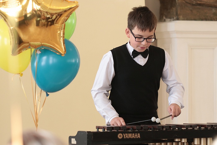 Одаренным ярославским детям увеличат денежные поощрения