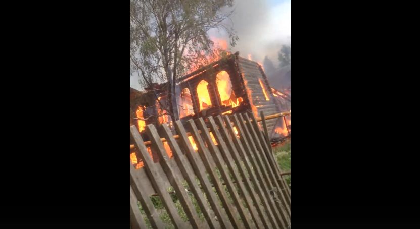 В Пошехонье полностью выгорел дом-памятник