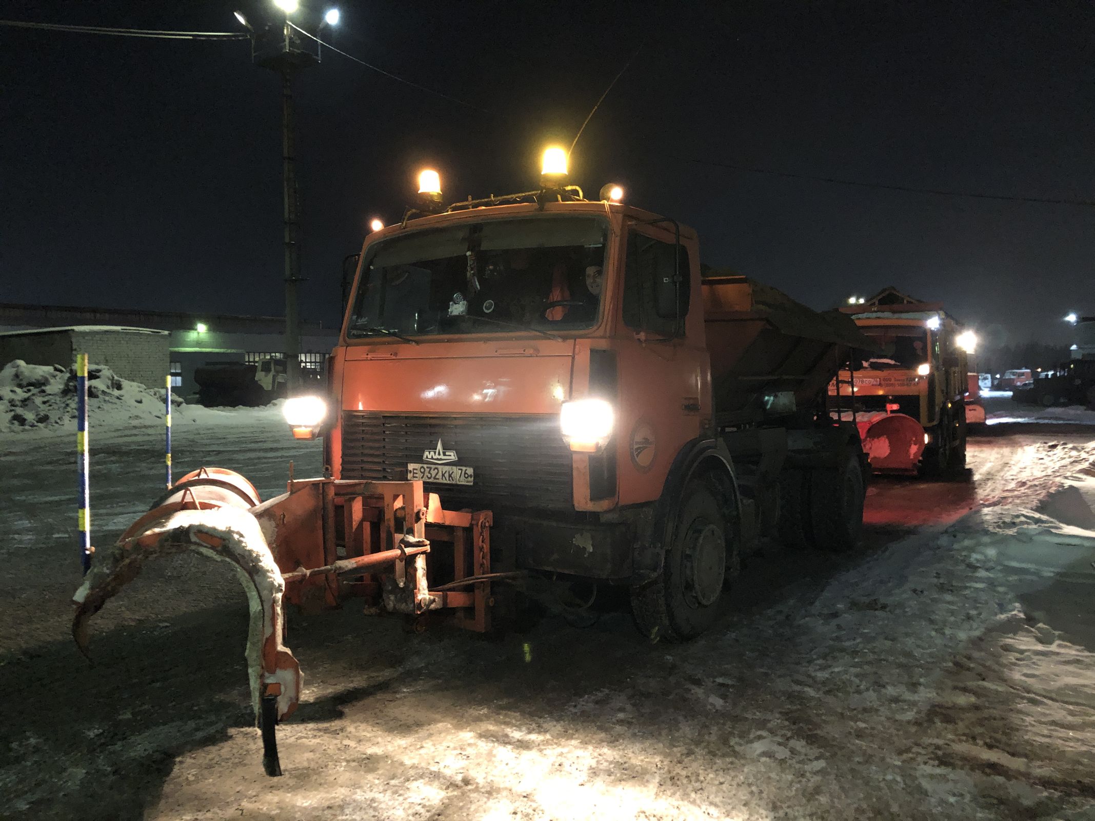 По поручению Дмитрия Миронова в Ярославле областные службы будут помогать городским убирать улицы от снега