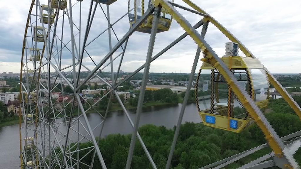 Из-за ливня ярославское колесо обозрения закрутилось в другую сторону