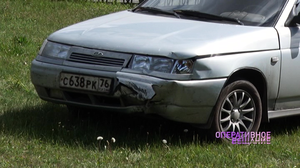 На проспекте Авиаторов легковушка чуть не влетела в памятник: водитель мог быть пьяным