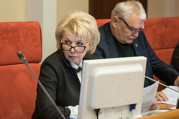 Лариса Ушакова: «То, что Президент в послании большое внимание уделил теме социальной поддержки населения, говорит о приоритетах руководства страны»