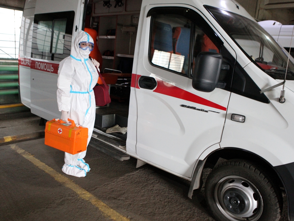 В Рыбинске на вызовы выезжают инфекционные бригады скорой помощи