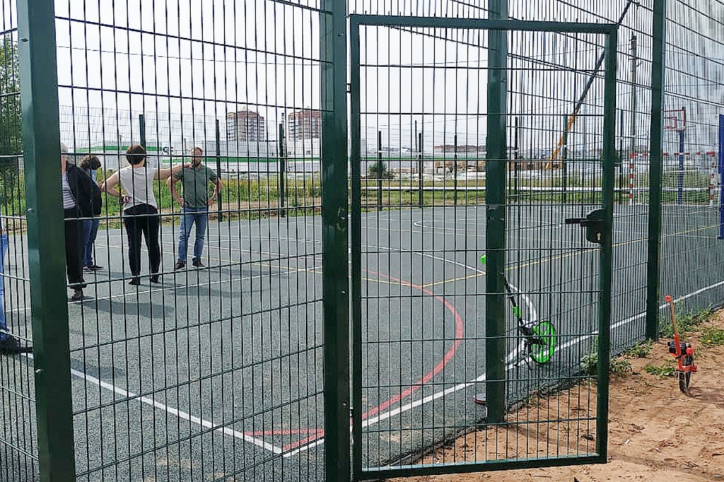 В Красном Бору появилась долгожданная многофункциональная площадка