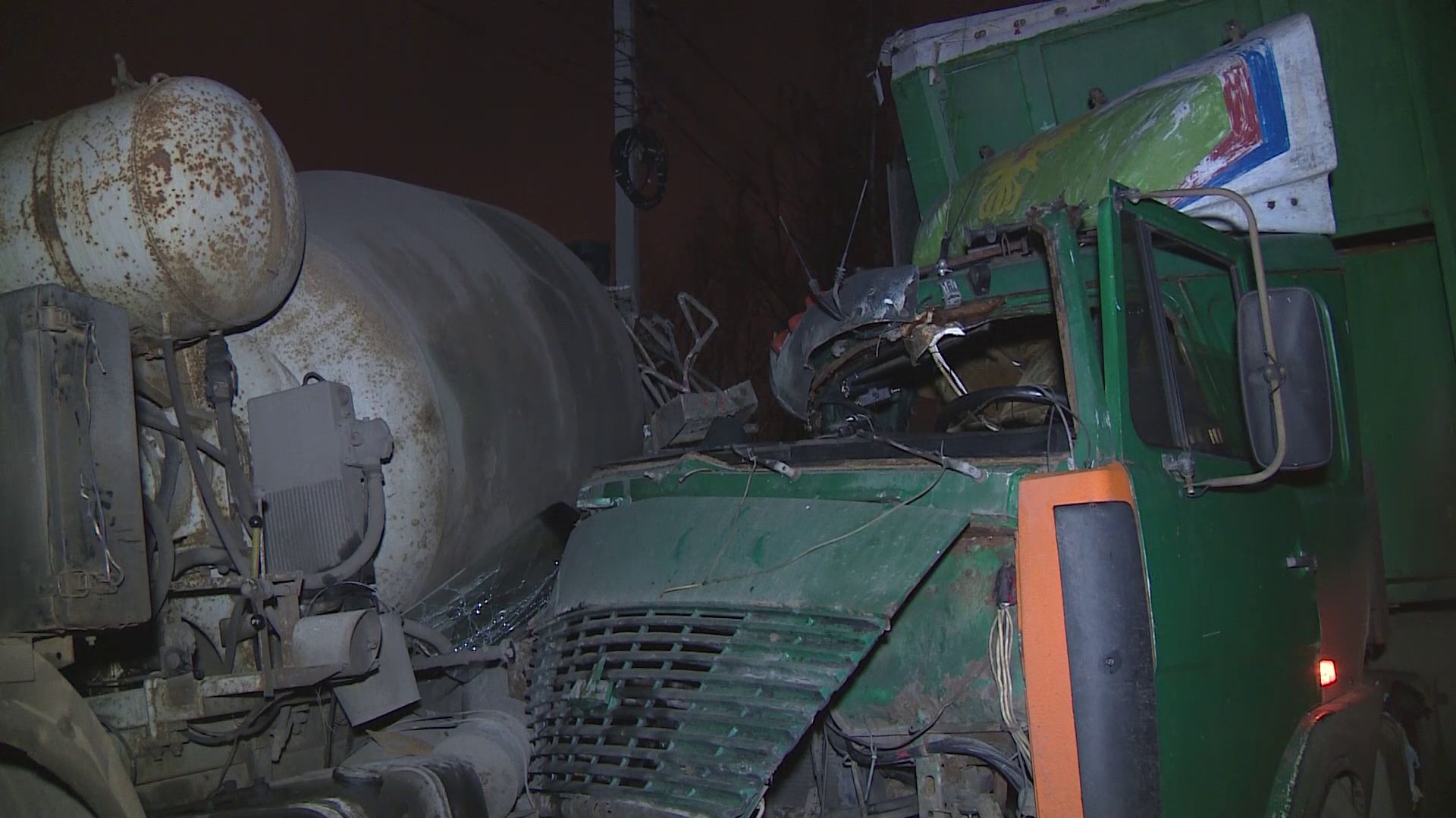 В Ярославле «МАЗ» влетел в бетономешалку