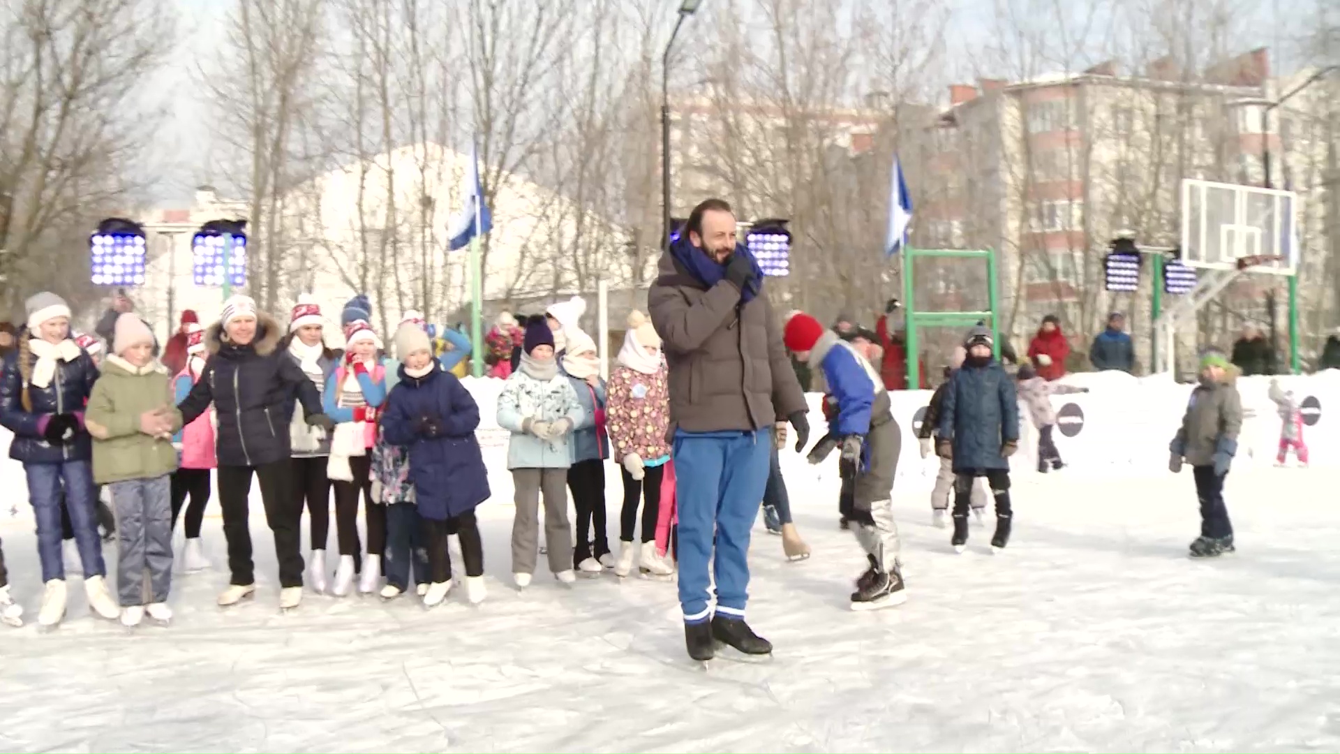 Илья Авербух открыл новый каток у школы имени Ивана Ткаченко в Ярославле