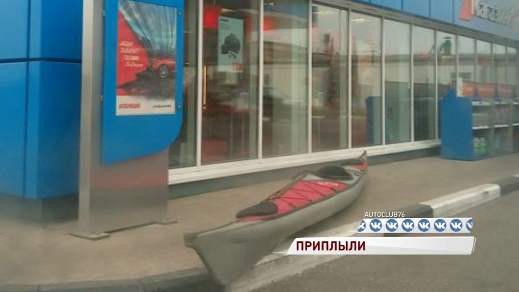 Неизвестный «припарковал» на ярославской автозаправке байдарку
