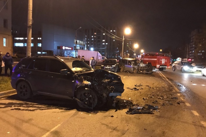 В Дзержинском районе Ярославля пьяный водитель устроил массовое ДТП