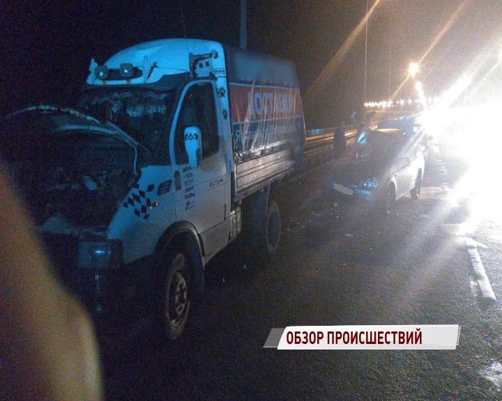 В Ярославле пенсионер на легковушке протаранил грузовик
