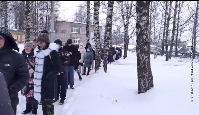 С симптомами и без: ярославцы встали в огромные очереди на ПРЦ-тесты