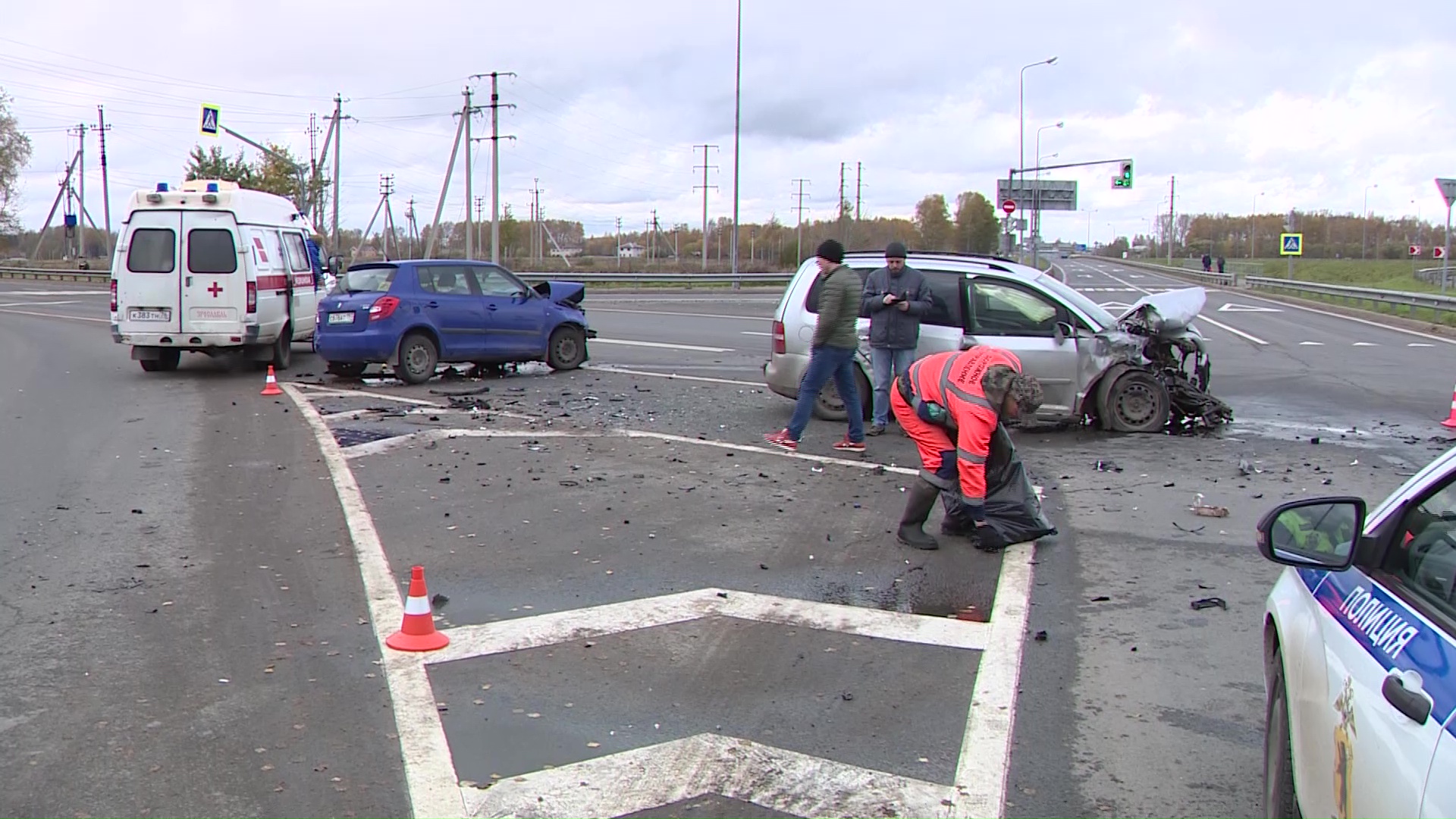 В Лесных Полянах лоб в лоб столкнулись две иномарки из-за неработающего светофора